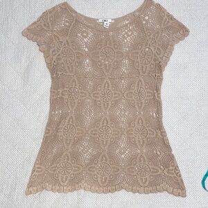 Cato Crochet Lace Short Sleeve Top in Taupe Beige
